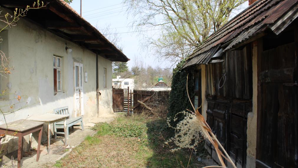 SPEKTRUM REALITY - Na Predaj  starší rodinný dom/ chalupa s pozemkom  506 m2 , Poruba, okres Prievidza