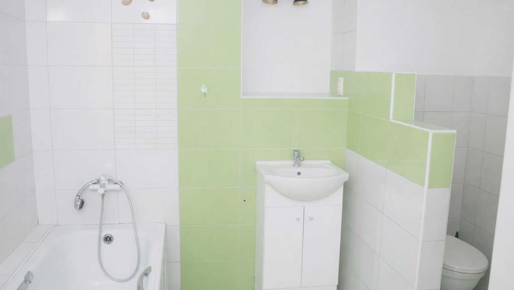 SPEKTRUM REALITY- Na PREDAJ veľkometrážny 3-izbový byt, 81 m2, Handlová, 29. Augusta