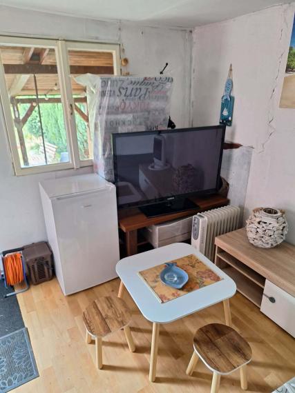 EXKLUZÍVNE- SPEKTRUM REALITY- Na Predaj záhradná chatka s pozemkom 385 m2,, záhradkárska osada SNP " Handlová