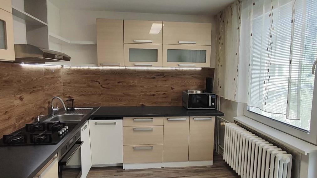 SPEKTRUM REALITY- Na PRENÁJOM veľkometrážny 3-izbový byt, 86 m2, Žiar nad Hronom