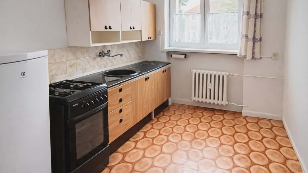 PREDANÉ-SPEKTRUM REALITY - Na PREDAJ 2 -izbový byt 60 m2, Handlová ul. Mierové námestie
