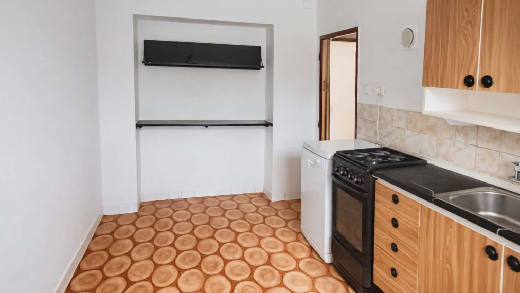 SPEKTRUM REALITY - Na PREDAJ 2 -izbový byt 60 m2, Handlová ul. Mierové námestie