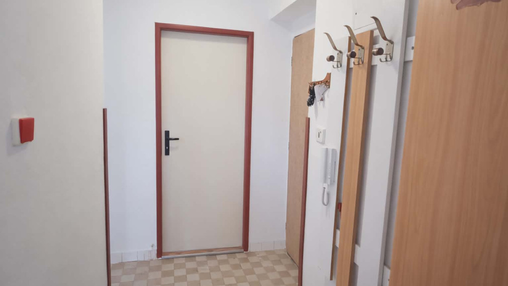 SPEKTRUM REALITY - Na PREDAJ 2 -izbový byt 60 m2, Handlová ul. Mierové námestie