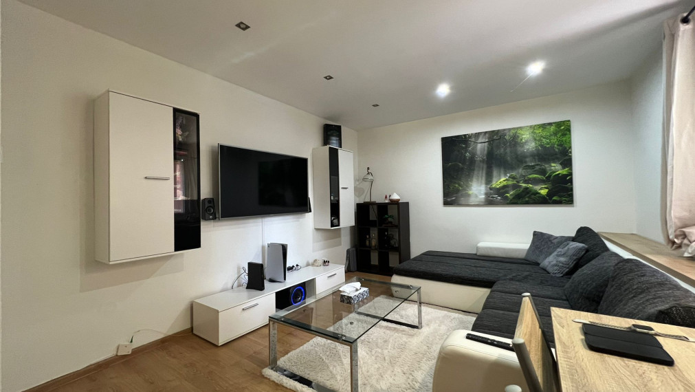 SPEKTRUM REALITY- Na PRENÁJOM komplet rekonštruovaný 2- izbový byt Handlová, ul. 29. Augusta