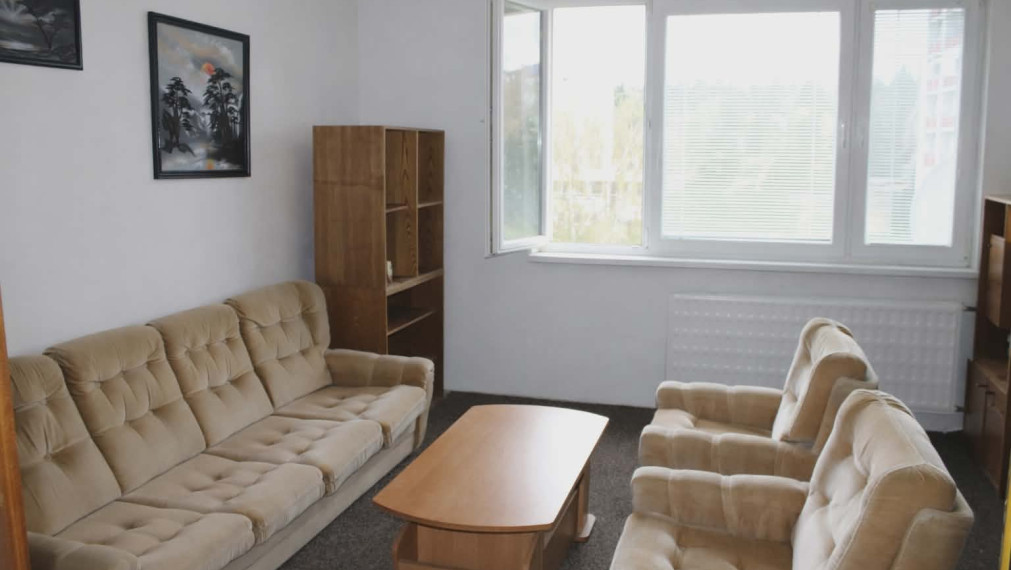 SPEKTRUM REALITY- Na PREDAJ veľkometrážny 4-izbový byt, 84 m2, Handlová, ul. Okružná