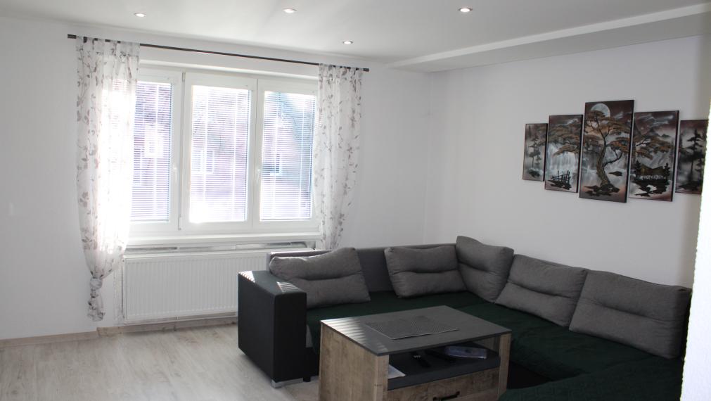 SPEKTRUM REALITY- Na PRENÁJOM komplet rekonštruovaný, zariadený 2- izbový byt Handlová, ul. Poštová