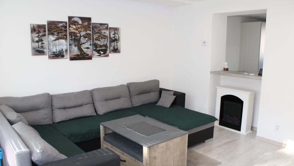 SPEKTRUM REALITY- Na PRENÁJOM komplet rekonštruovaný, zariadený 2- izbový byt Handlová, ul. Poštová