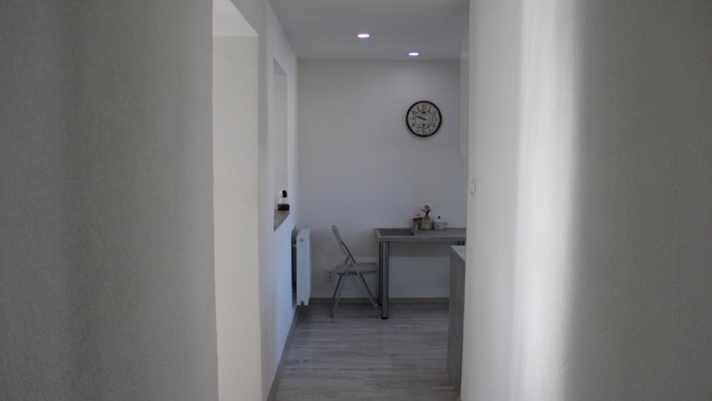 SPEKTRUM REALITY- Na PRENÁJOM komplet rekonštruovaný, zariadený 2- izbový byt Handlová, ul. Poštová