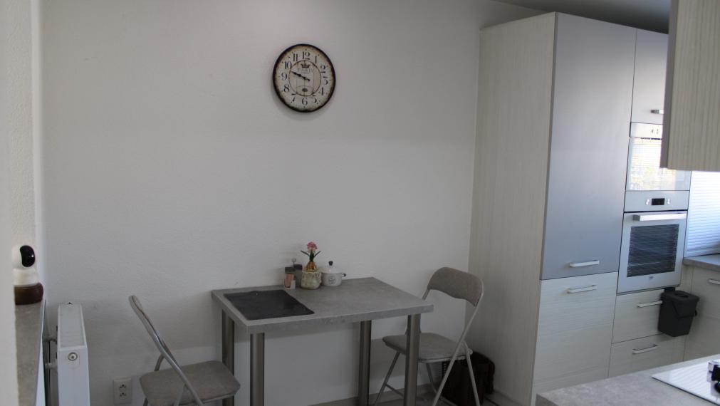 SPEKTRUM REALITY- Na PRENÁJOM komplet rekonštruovaný, zariadený 2- izbový byt Handlová, ul. Poštová