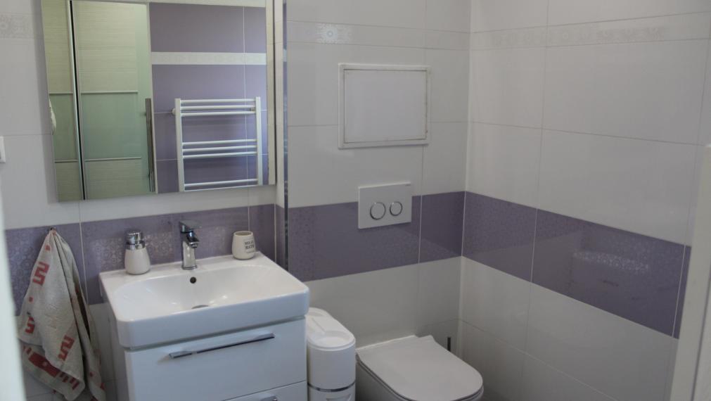 SPEKTRUM REALITY- Na PRENÁJOM komplet rekonštruovaný, zariadený 2- izbový byt Handlová, ul. Poštová