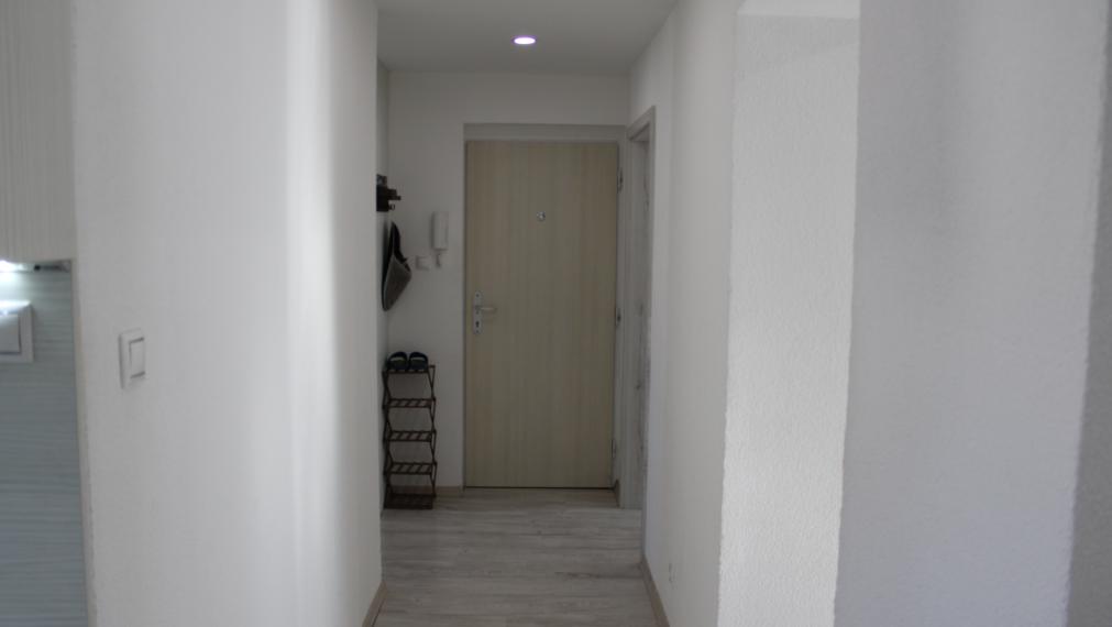 SPEKTRUM REALITY- Na PRENÁJOM komplet rekonštruovaný, zariadený 2- izbový byt Handlová, ul. Poštová