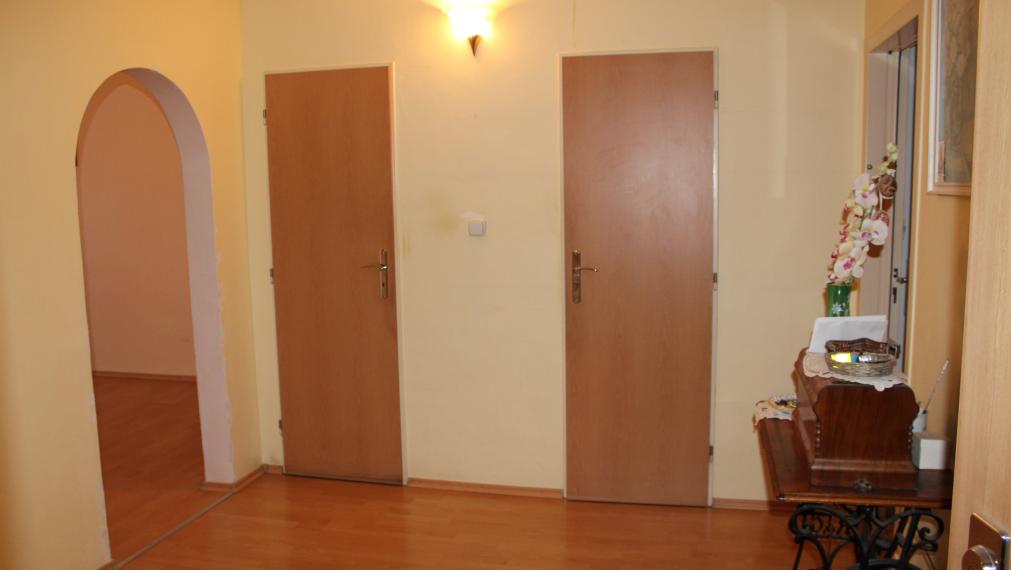 SPEKTRUM REALITY- Na PREDAJ  3-izbový byt, 64 m2 s loggiou, Prievidza, sídlisko Zapotôčky