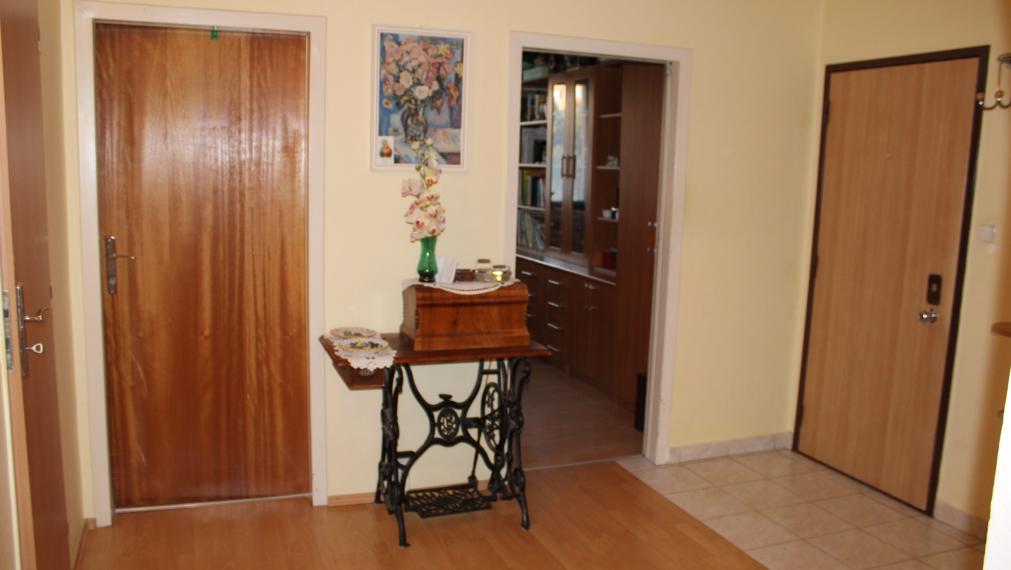 SPEKTRUM REALITY- Na PREDAJ  3-izbový byt, 64 m2 s loggiou, Prievidza, sídlisko Zapotôčky