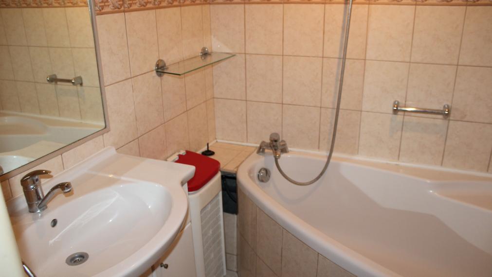 SPEKTRUM REALITY- Na PREDAJ  3-izbový byt, 64 m2 s loggiou, Prievidza, sídlisko Zapotôčky