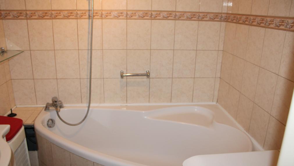 SPEKTRUM REALITY- Na PREDAJ  3-izbový byt, 64 m2 s loggiou, Prievidza, sídlisko Zapotôčky