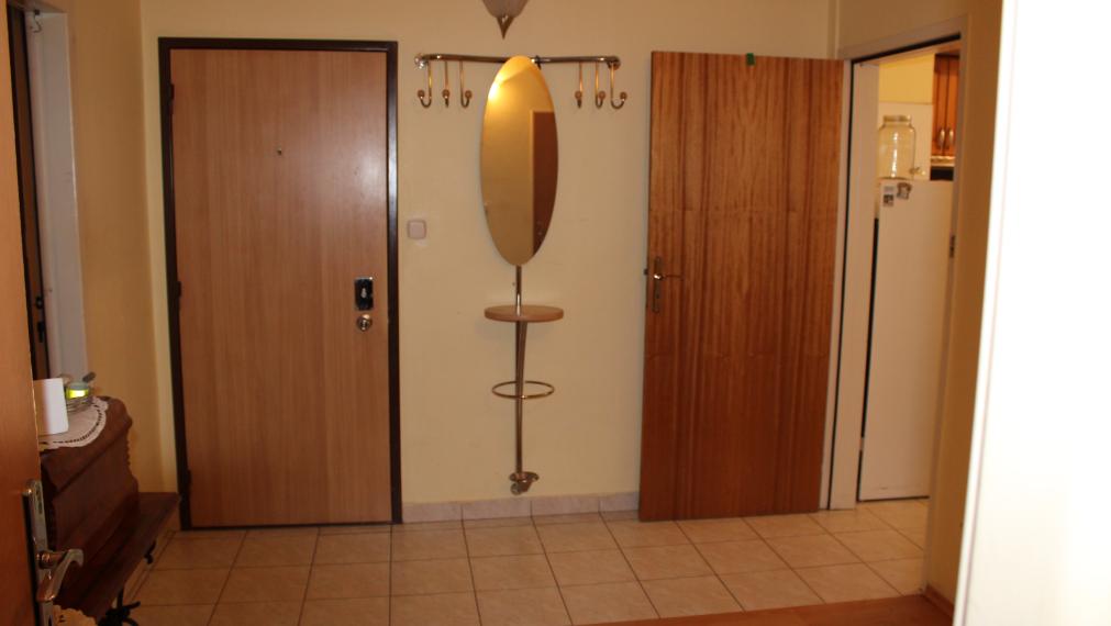 SPEKTRUM REALITY- Na PREDAJ  3-izbový byt, 64 m2 s loggiou, Prievidza, sídlisko Zapotôčky