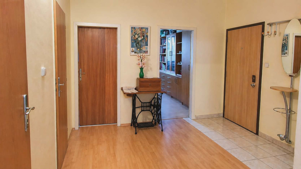 SPEKTRUM REALITY- Na PREDAJ  3-izbový byt, 64 m2 s loggiou, Prievidza, sídlisko Zapotôčky