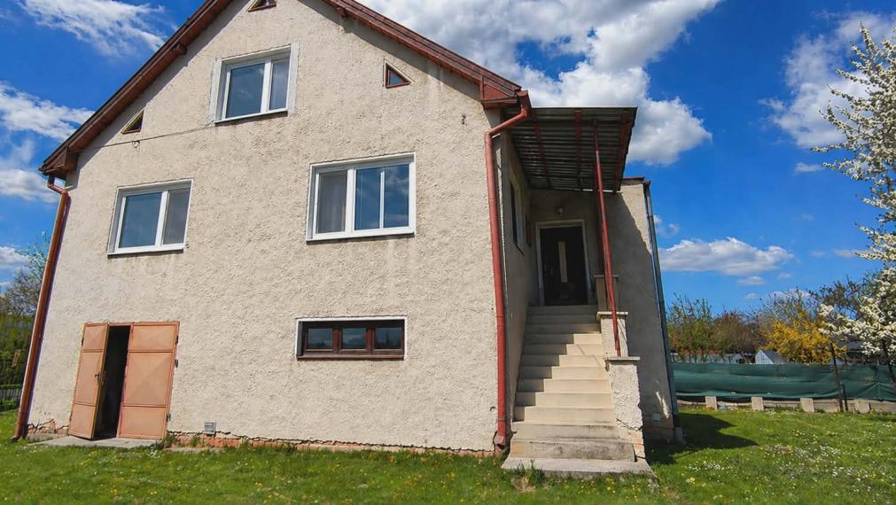 SPEKTRUM REALITY - Na PREDAJ Rodinný dom s garážou, pozemkom 802 m2, Nitrianske Pravno, okres Prievidza