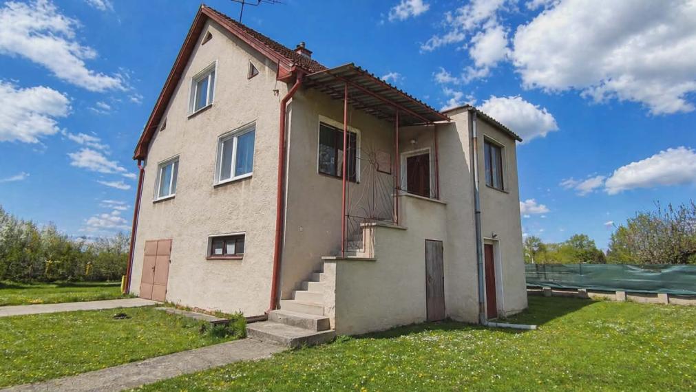 SPEKTRUM REALITY - Na PREDAJ Rodinný dom s garážou, pozemkom 802 m2, Nitrianske Pravno, okres Prievidza