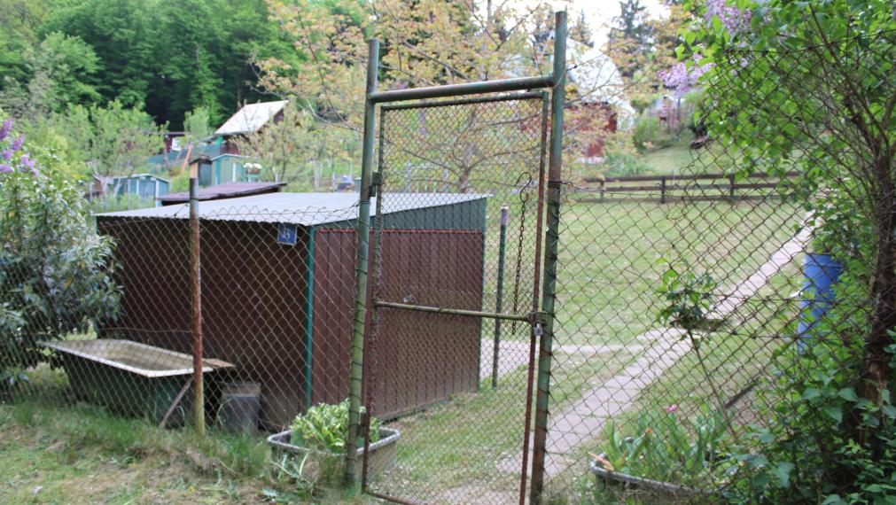 EXKLUZÍVNE- SPEKTRUM REALITY- Na Predaj záhradná chatka s pozemkom 398 m2,, záhradkárska osada Mier " Handlová