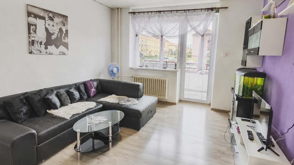 SPEKTRUM REALITY- Na Predaj 2-izbový byt, 54 m2 s balkónom, okres Žiar nad Hronom, ul. Dubčeka