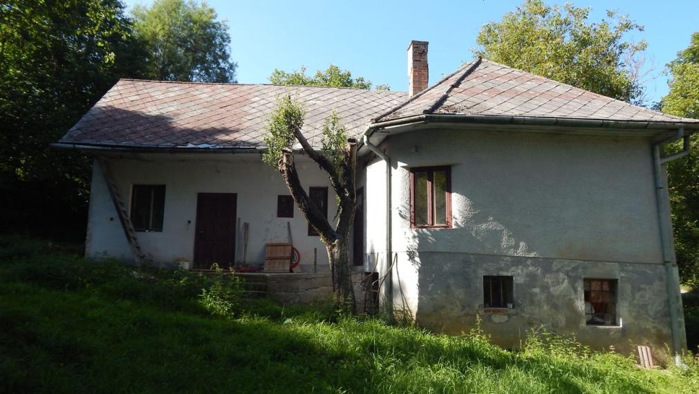 SPEKTRUM REALITY- Na predaj 3-izbový rodinný dom / chalupa s pozemkom 1840 m2, Valaská Bela, okres Prievidza