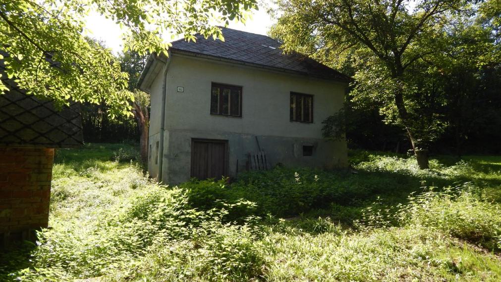 SPEKTRUM REALITY- Na predaj 3-izbový rodinný dom / chalupa s pozemkom 1840 m2, Valaská Bela, okres Prievidza