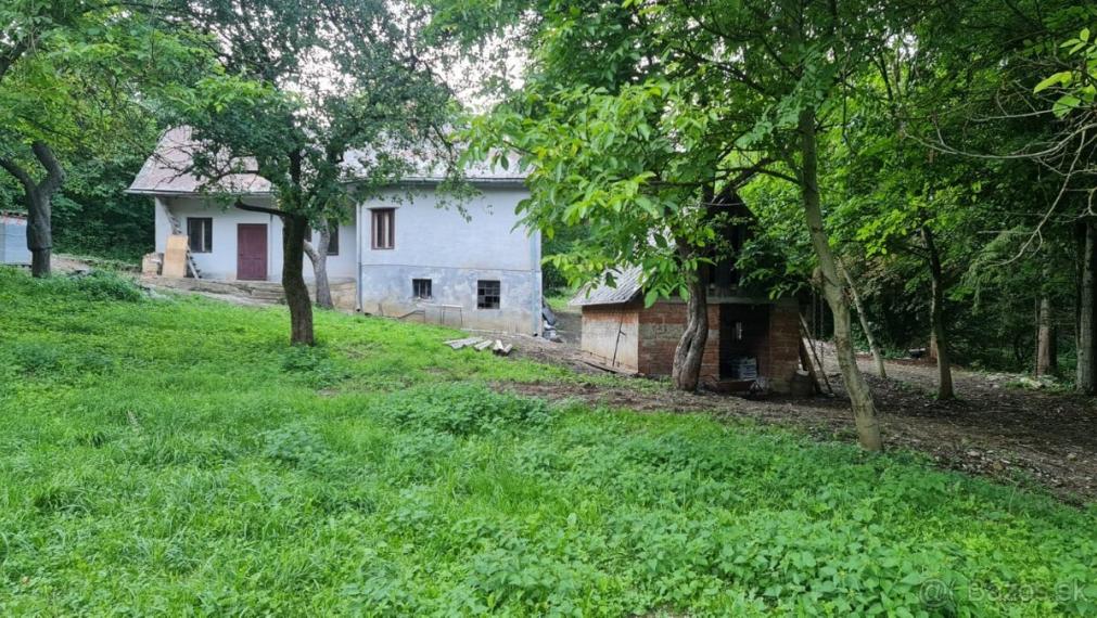SPEKTRUM REALITY- Na predaj 3-izbový rodinný dom / chalupa s pozemkom 1840 m2, Valaská Bela, okres Prievidza