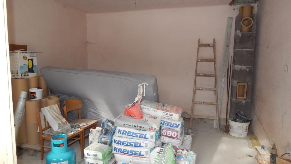 SPEKTRUM REALITY- Na predaj 3-izbový rodinný dom / chalupa s pozemkom 1840 m2, Valaská Bela, okres Prievidza