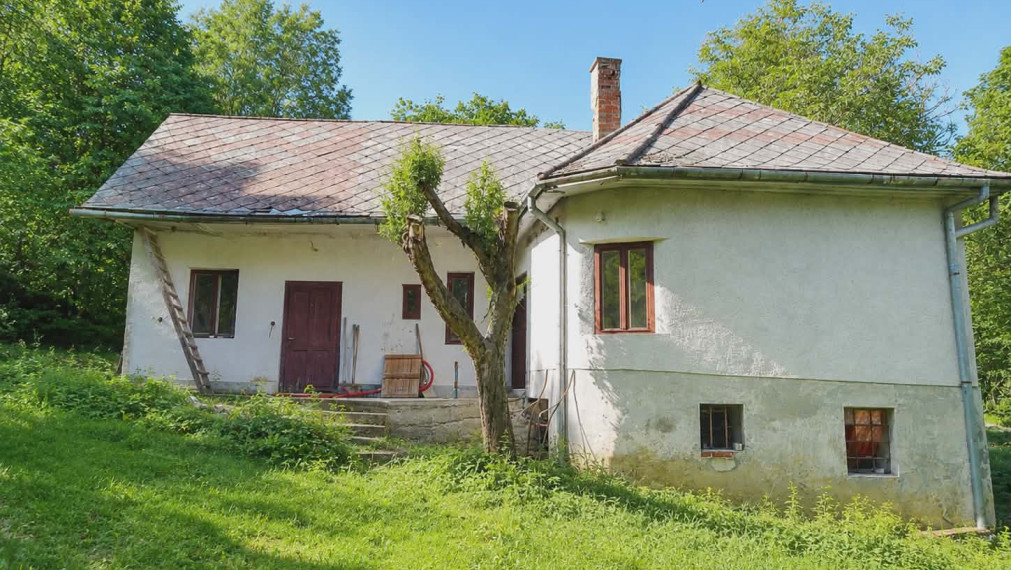 EXKLUZÍVNE-SPEKTRUM REALITY- Na predaj 3-izbový rodinný dom / chalupa s pozemkom 1840 m2, Valaská Bela, okres Prievidza