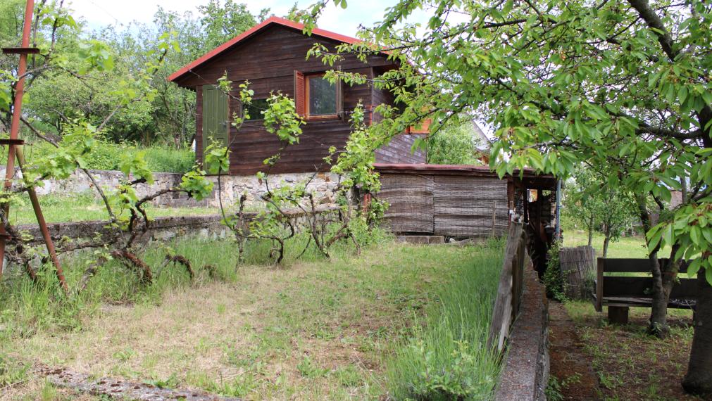 SPEKTRUM REALITY- Na Predaj záhradná chatka s pozemkom 391 m2, Návojovce, okres Partizánske