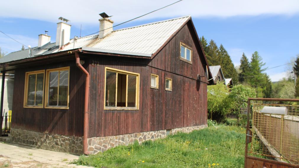 EXKLUZÍVNE-SPEKTRUM REALITY- Na predaj 3-izbový rodinný dom / chalupa s pozemkom 246 m2, Sklené, okres Turčianske Teplice