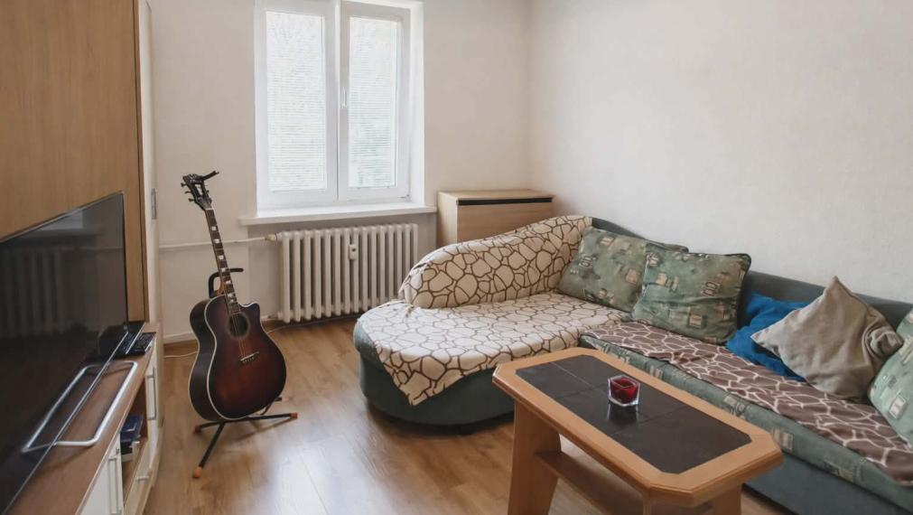 SPEKTRUM REALITY- Na PRENÁJOM  zariadený 1- izbový byt, 29 m2, Handlová, 29.Augusta