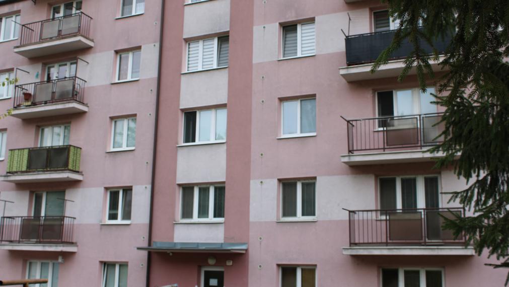 EXKLUZÍVNE-SPEKTRUM REALITY- Na Predaj 3-izbový byt, 62 m2 s balkónom, Handlová, ul. Prievidzská