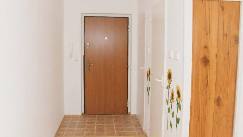 EXKLUZÍVNE-SPEKTRUM REALITY- Na Predaj 3-izbový byt, 62 m2 s balkónom, Handlová, ul. Prievidzská