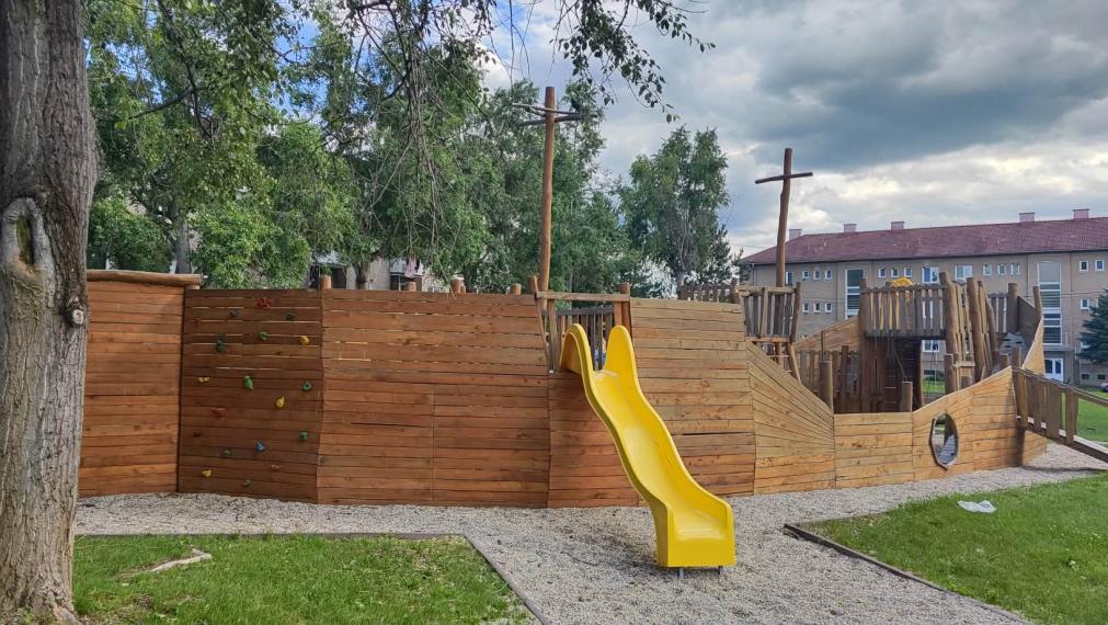 EXKLUZÍVNE-SPEKTRUM REALITY- Na Predaj 2-izbový byt, 73.61 m2 s balkónom, Zemianske Kostoľany, okres Prievidza
