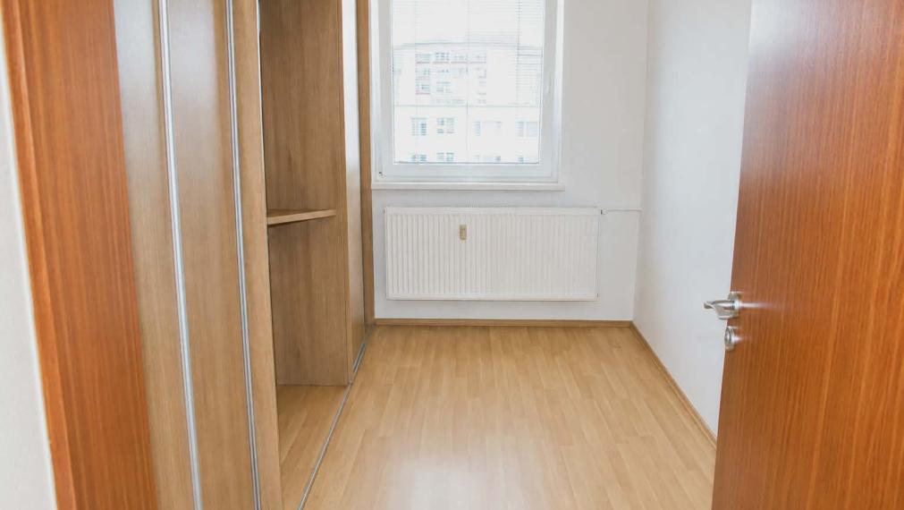 SPEKTRUM REALITY Vám ponúka na PRENÁJOM kompletne zrekonštruovaný 3-izbový byt s loggiou,  Handlová
