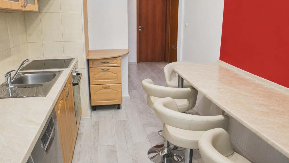 SPEKTRUM REALITY Vám ponúka na PRENÁJOM kompletne zrekonštruovaný 3-izbový byt s loggiou,  Handlová