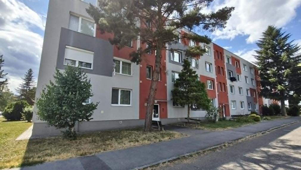 SPEKTRUM REALITY Na PREDAJ- 3-izbový veľkometrážny byt 81 m², okres ŽIAR NAD HRONOM, Etapa