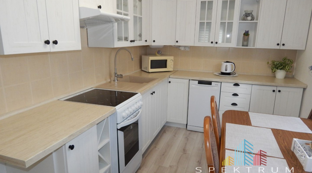 EXKLUZÍVNE-SPEKTRUM REALITY- Na Predaj komplet rekonštruovaný, zariadený  2- izbový byt, 62.8 m2, Handlová, 29.Augusta