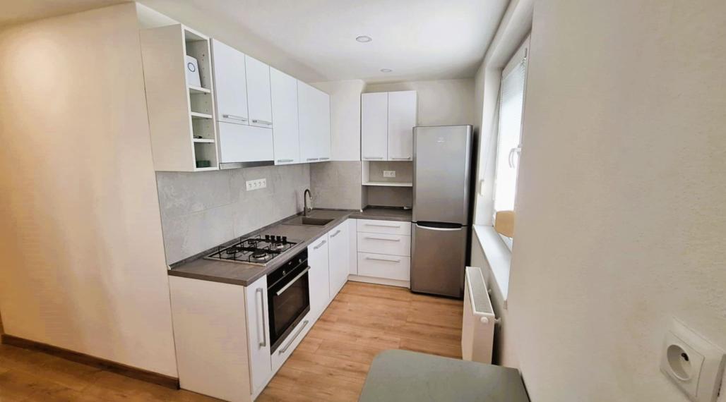 Rezervované...TOP/ Rybany - 2 izbový byt s loggiou a s garážou