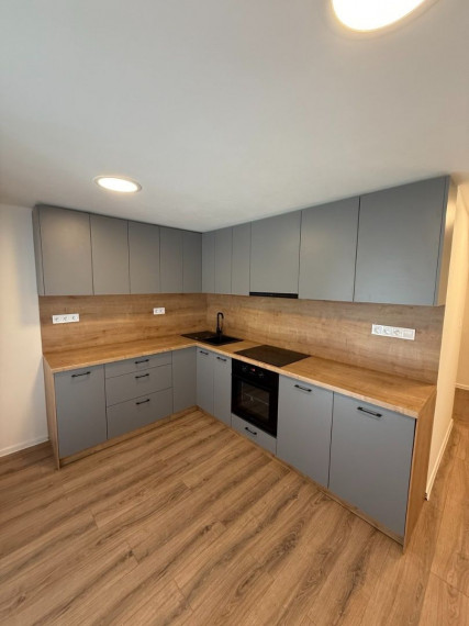 SPEKTRUM REALITY- Na PREDAJ 3 -izbový byt, 63.3 m2 s balkónom, Handlová, ul. Prievidzská