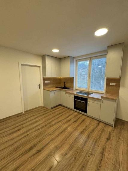 SPEKTRUM REALITY- Na PREDAJ 3 -izbový byt, 57 m2, Handlová, ul. ČSA