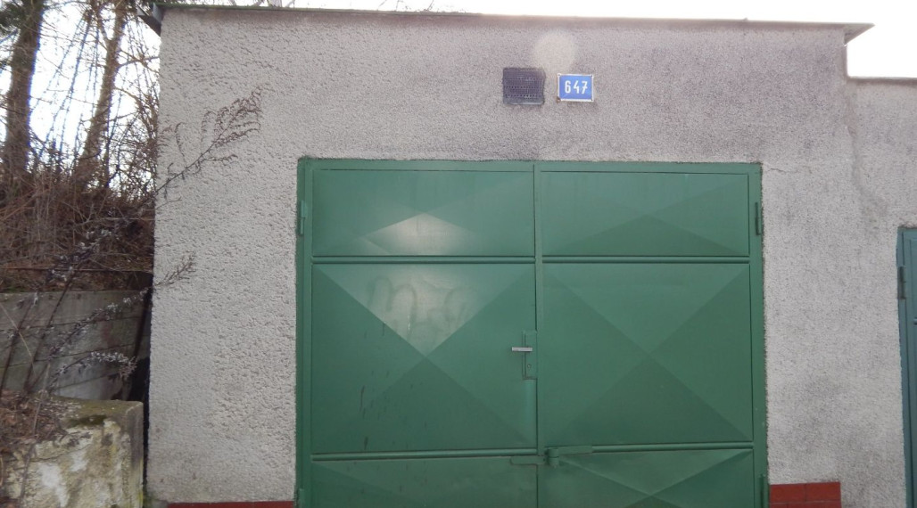 SPEKTRUM REALITY- Na PREDAJ  Garáž 28 m2, Handlová, ul. Mierové námestie