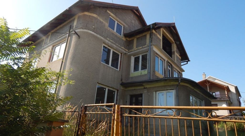 EXKLUZÍVNE-SPEKTRUM REALITY- Na predaj  7-izbový rodinný dom s pozemkom  1109 m2, Valaská Bela, okres Prievidza