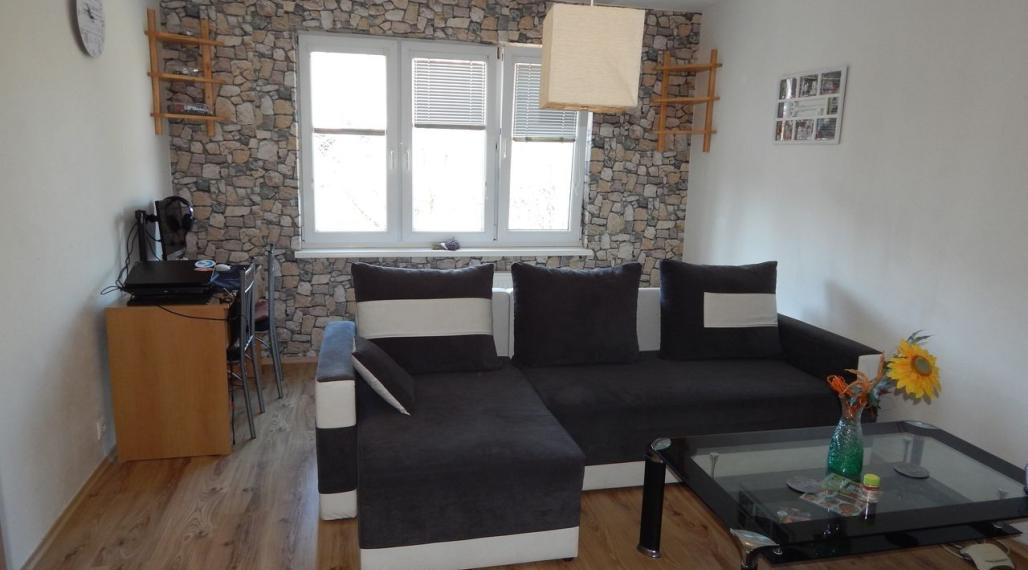 EXKLUZÍVNE-SPEKTRUM REALITY- Na Predaj 2-izbový byt, 58 m2 s balkónom, Handlová, ul. Prievidzská