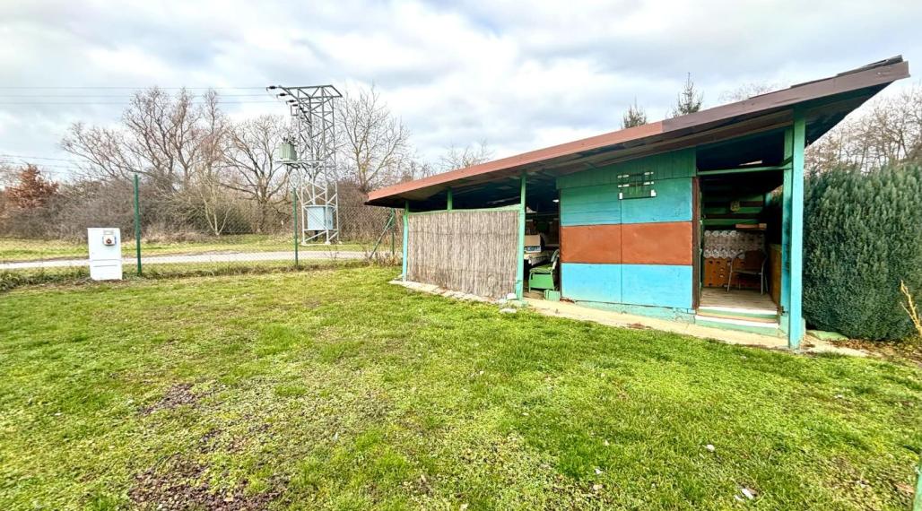 Exkluzívne na predaj  záhrada s chatkou v Bánovciach n/B