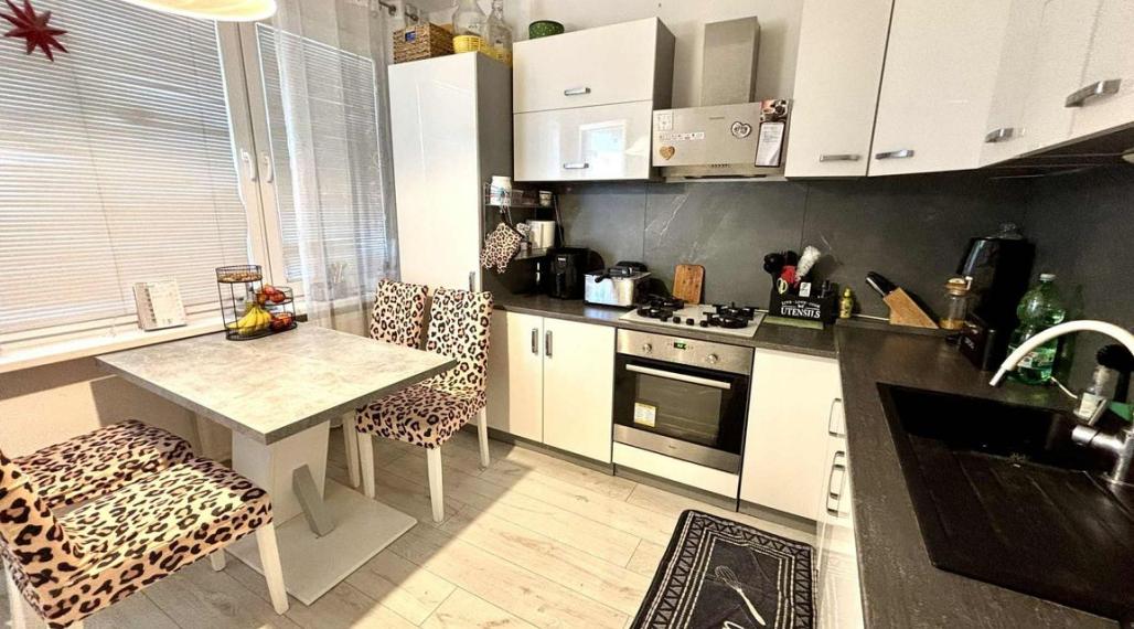 Rezervované...EXKLUZÍVNE NA PREDAJ – 3-IZBOVÝ BYT S DVOMA BALKÓNMI, UL. MOJMÍROVA, BÁNOVCE NAD BEBRAVOU