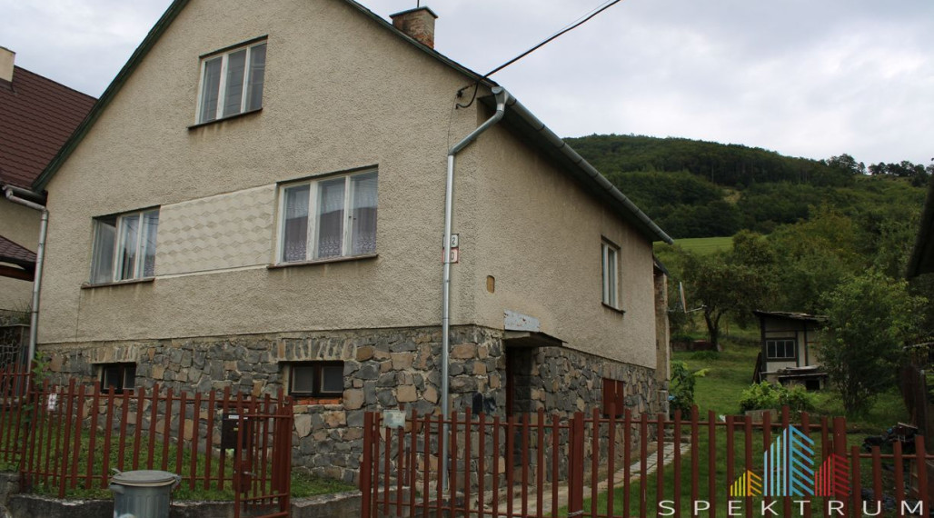 SPEKTRUM REALITY- Na predaj 4-izbový rodinný dom s pozemkom  720m2, Ráztočno, okres Prievidza