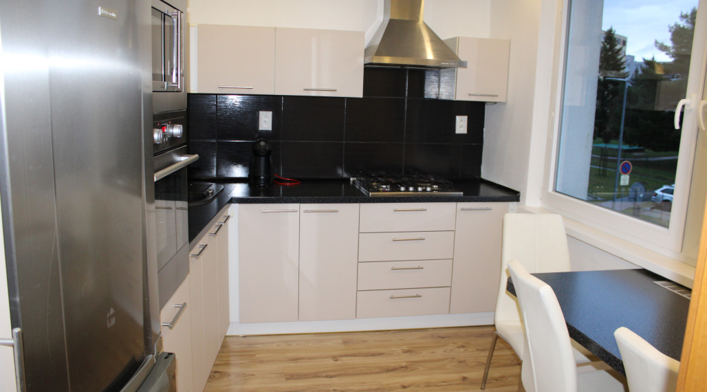 SPEKTRUM REALITY- Na PRENÁJOM veľkometrážny 2-izbový byt, 62.13 m2 s loggiou, ETAPA, okres Žiar Nad Hronom